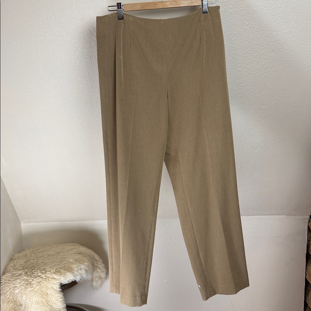 TALBOTS PETITE Beige ‘No Waistband’ Side Zip Slacks
Size 12